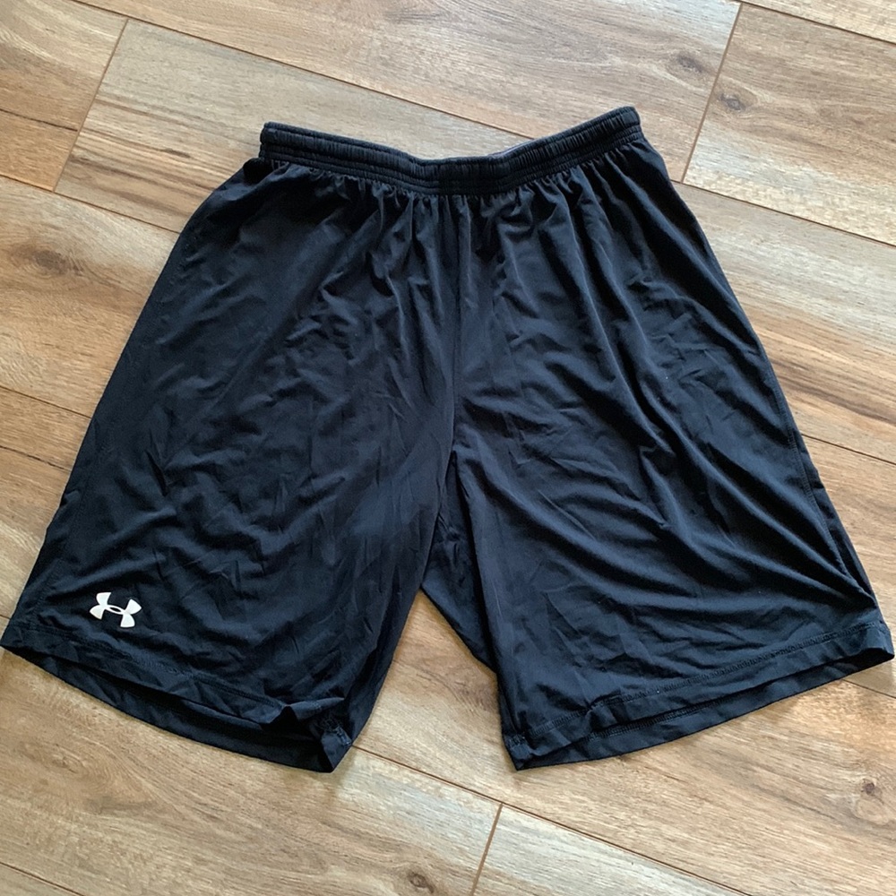 Under Armour sz L lightweight athletic shorts euc no pockets